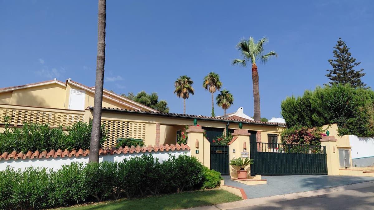 Detached Villa in Sotogrande Costa — photo 1 of 10