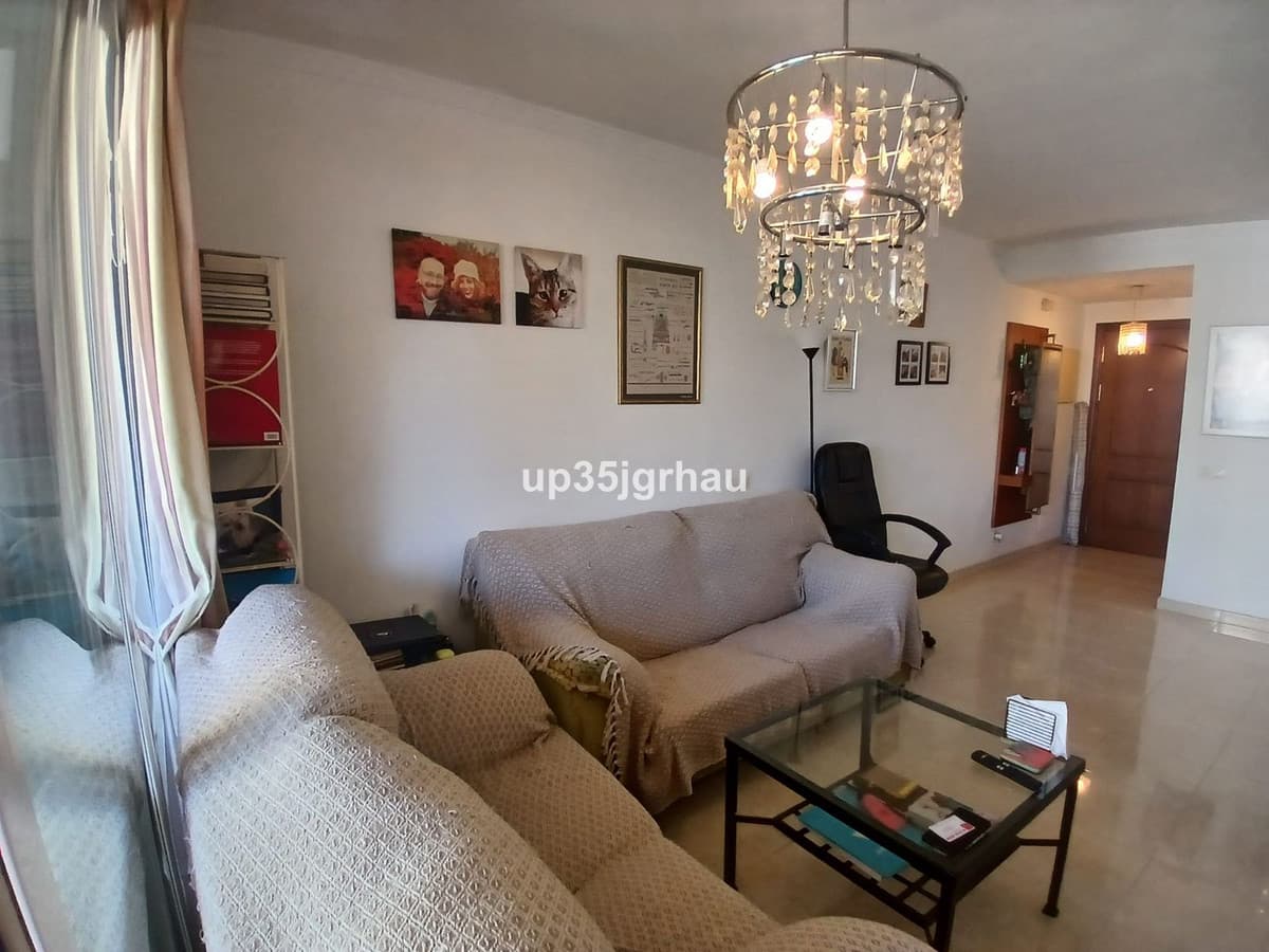 Middle Floor Apartment in Estepona — photo 2 of 10