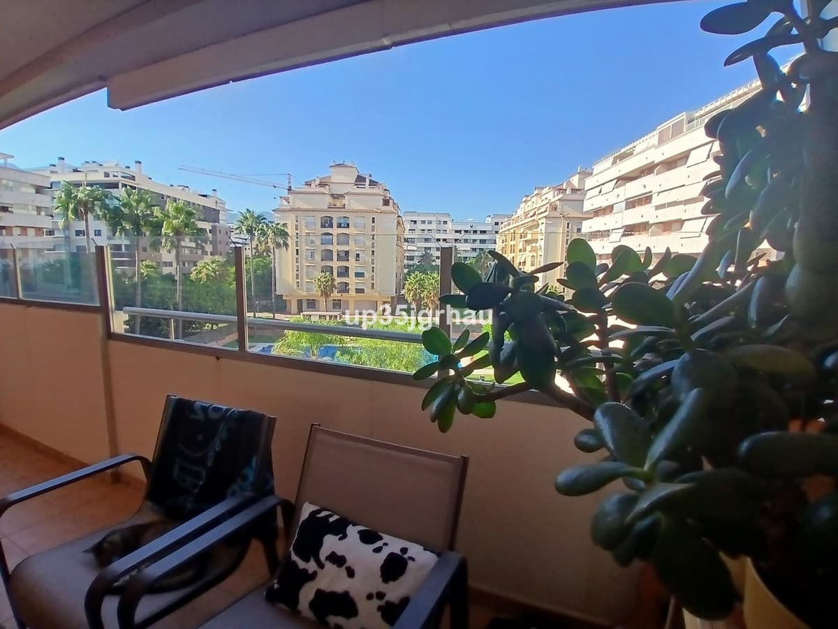 Middle Floor Apartment in Estepona — photo 4 of 10