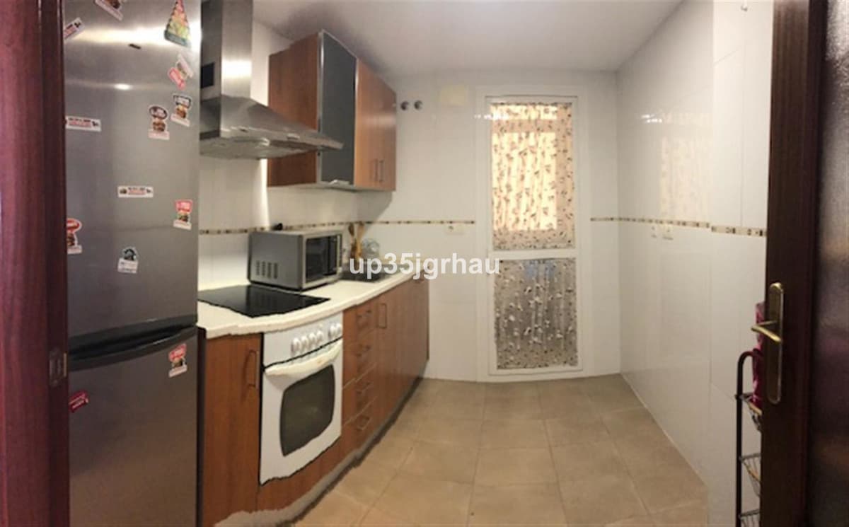 Middle Floor Apartment in Estepona — photo 5 of 10