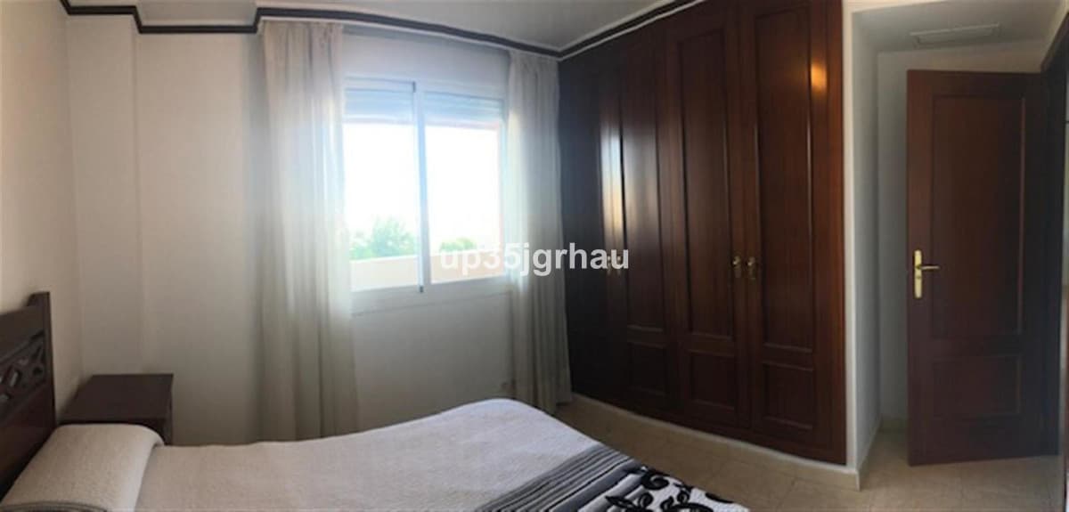 Middle Floor Apartment in Estepona — photo 9 of 10
