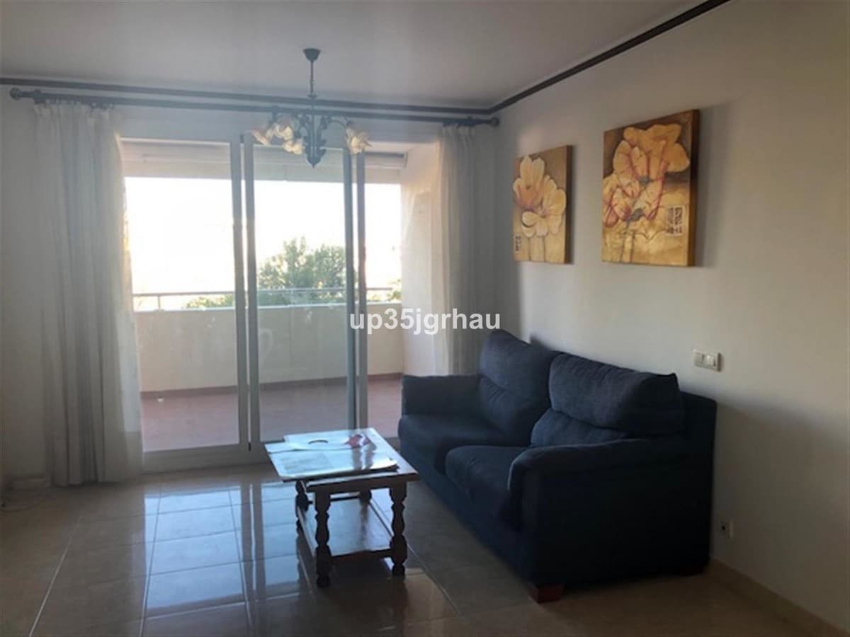 Middle Floor Apartment in Estepona — photo 10 of 10