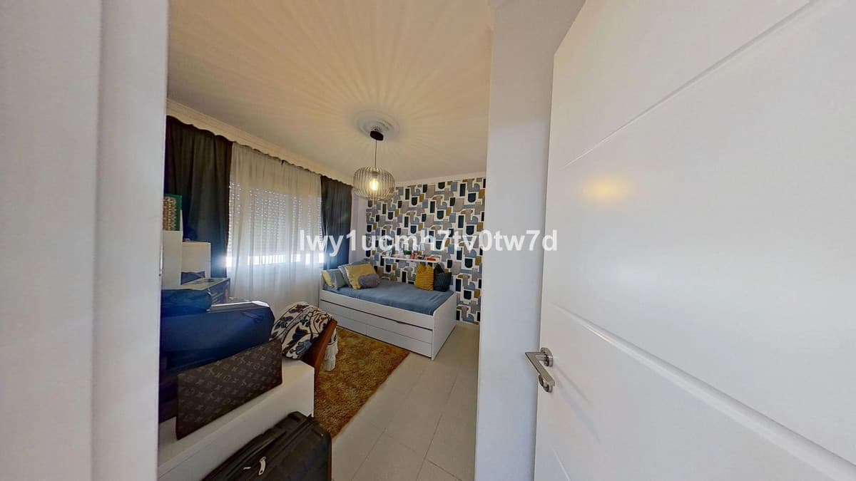 Middle Floor Apartment in Mijas — photo 7 of 10