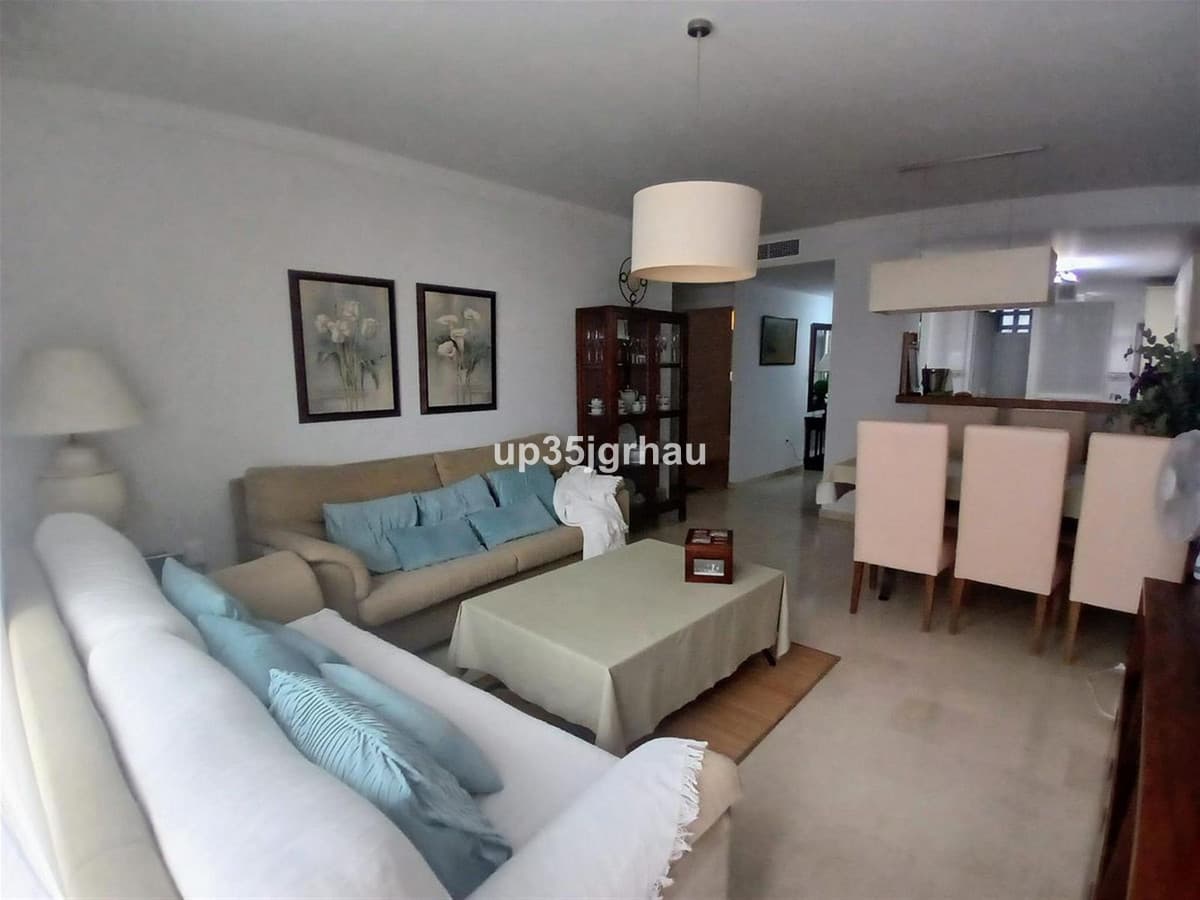 Middle Floor Apartment in Estepona — photo 2 of 10