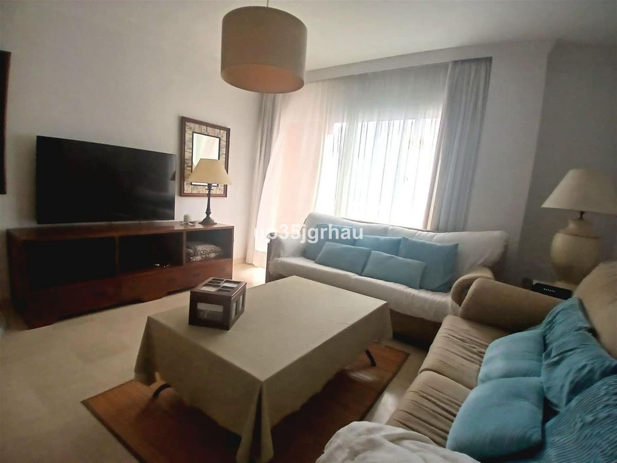 Middle Floor Apartment in Estepona — photo 3 of 10