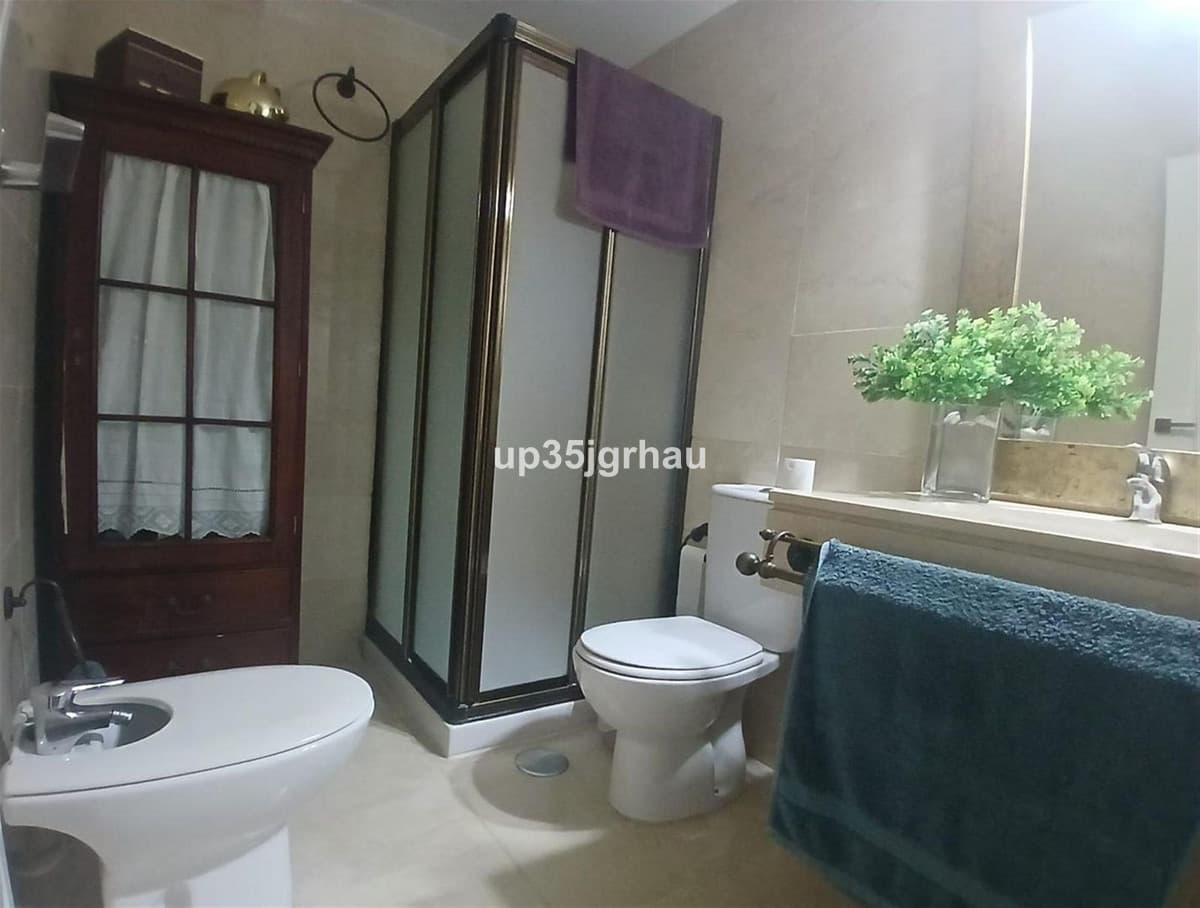 Middle Floor Apartment in Estepona — photo 7 of 10