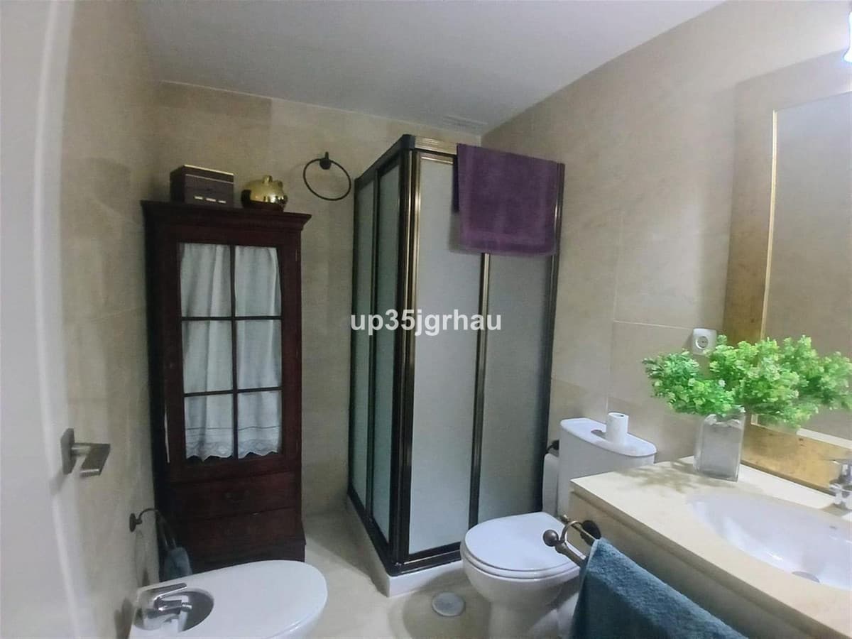 Middle Floor Apartment in Estepona — photo 9 of 10