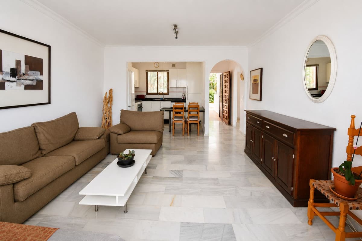 Middle Floor Apartment in El Chaparral — photo 4 of 10
