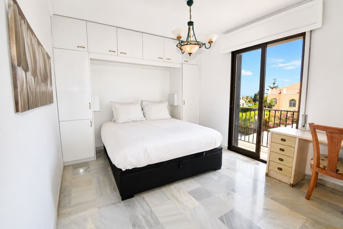 Middle Floor Apartment in El Chaparral — photo 9 of 10