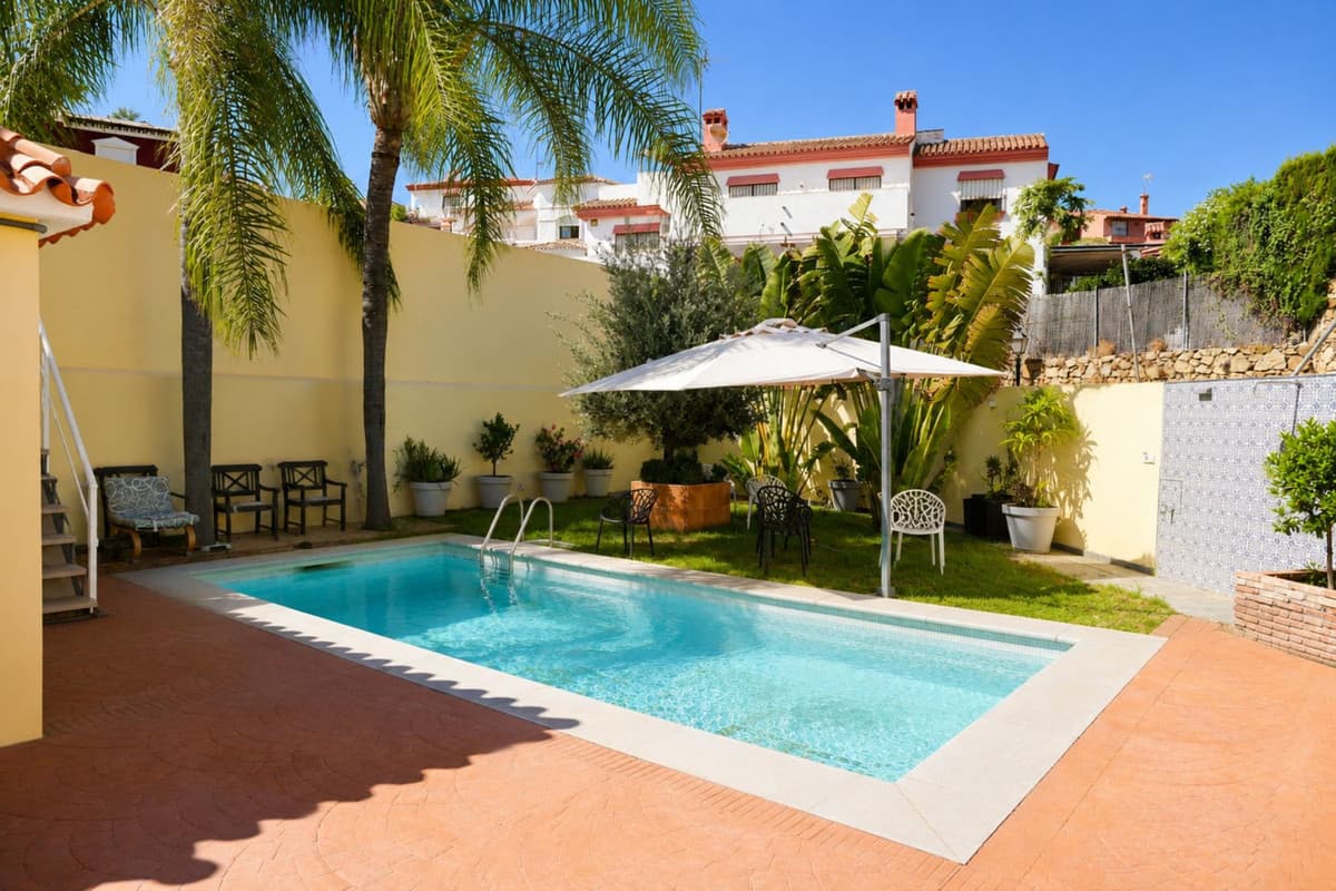 Detached Villa in Marbella — photo 1 of 10