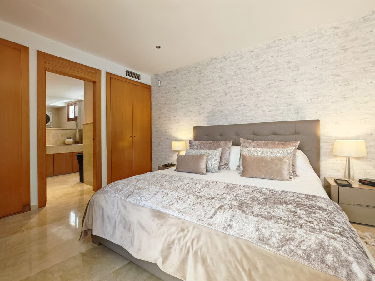 Middle Floor Apartment in Altos de los Monteros — photo 9 of 10