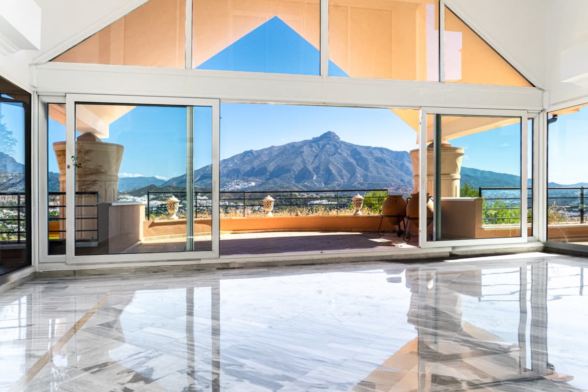 Penthouse Duplex in Nueva Andalucía — photo 2 of 10