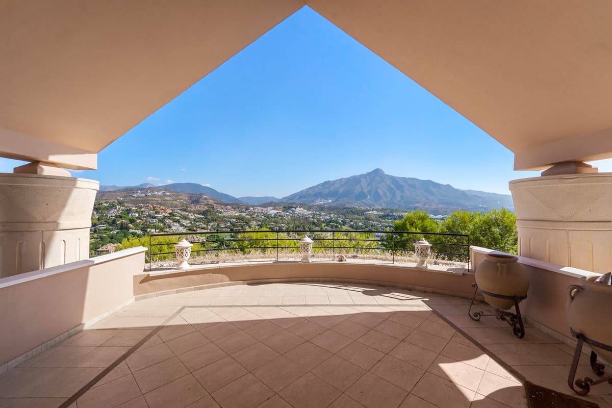 Penthouse Duplex in Nueva Andalucía — photo 5 of 10
