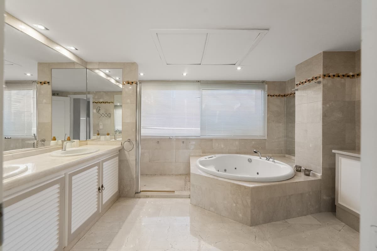 Penthouse Duplex in Nueva Andalucía — photo 9 of 10