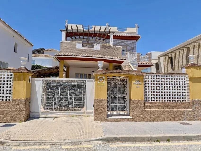 Detached Villa in El Tomillar — photo 1 of 10