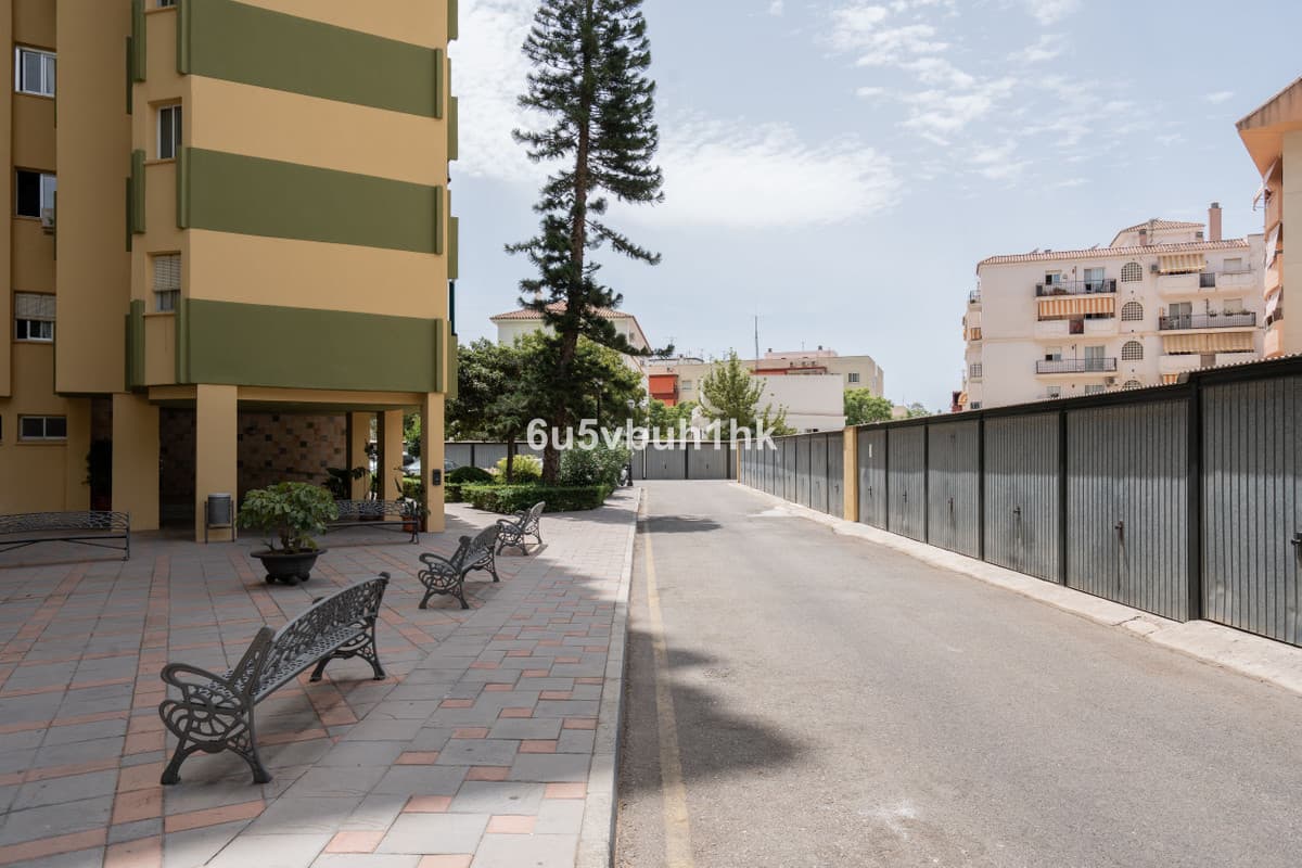 Middle Floor Apartment in Fuengirola — photo 3 of 10