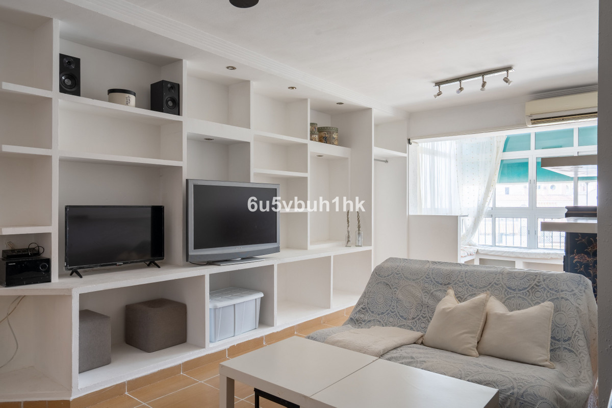 Middle Floor Apartment in Fuengirola — photo 8 of 10