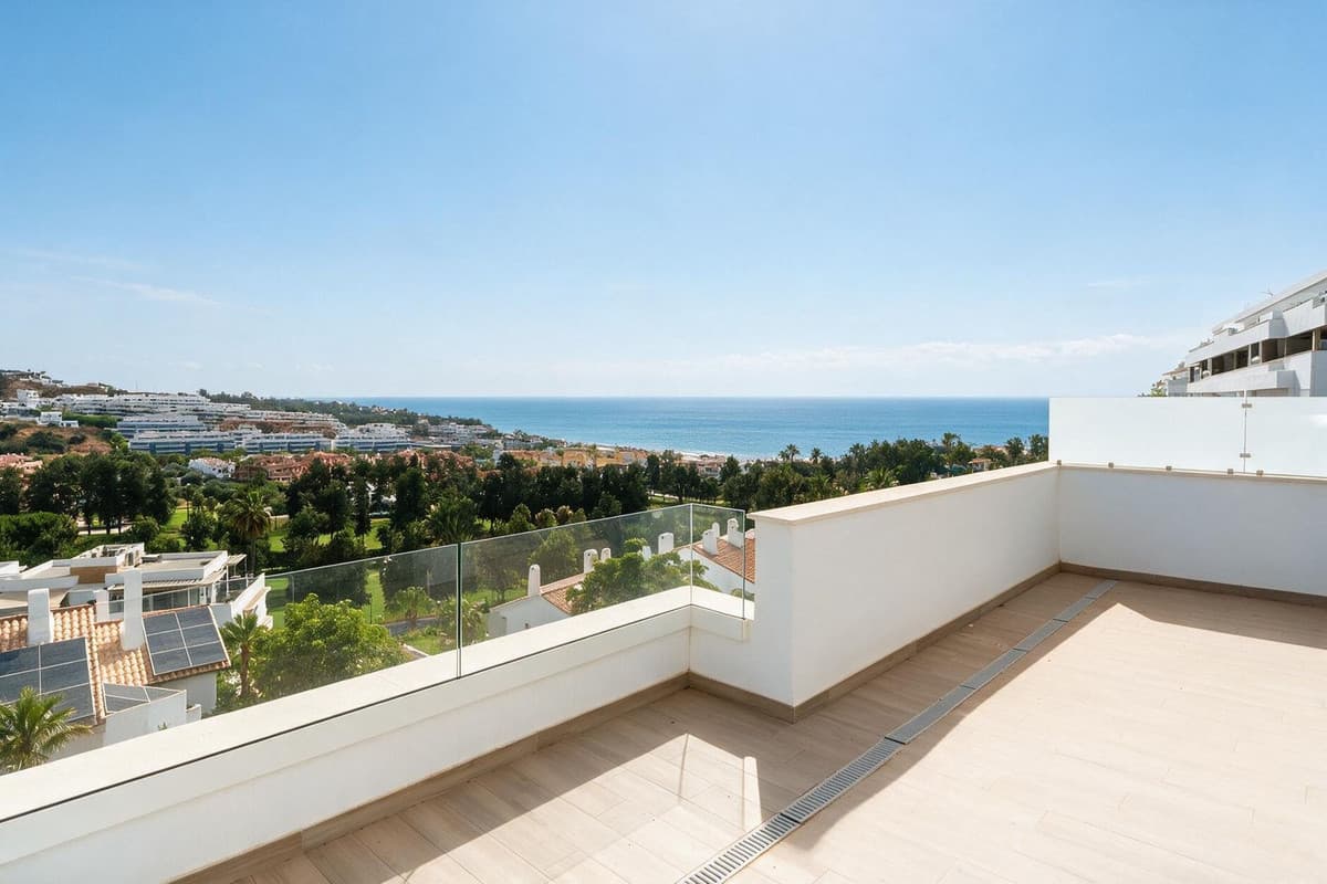 Middle Floor Apartment in La Cala de Mijas — photo 1 of 10