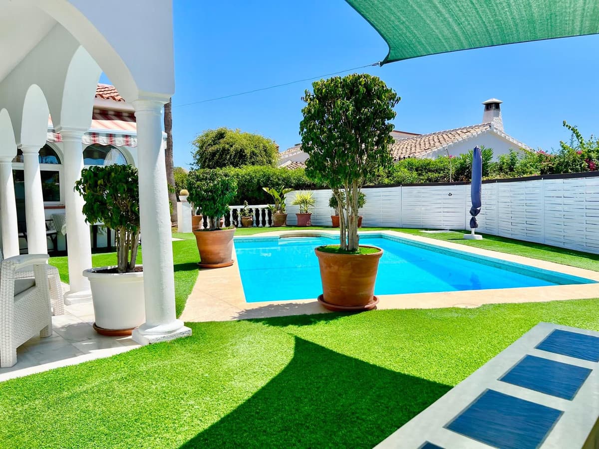 Detached Villa in El Faro — photo 1 of 10