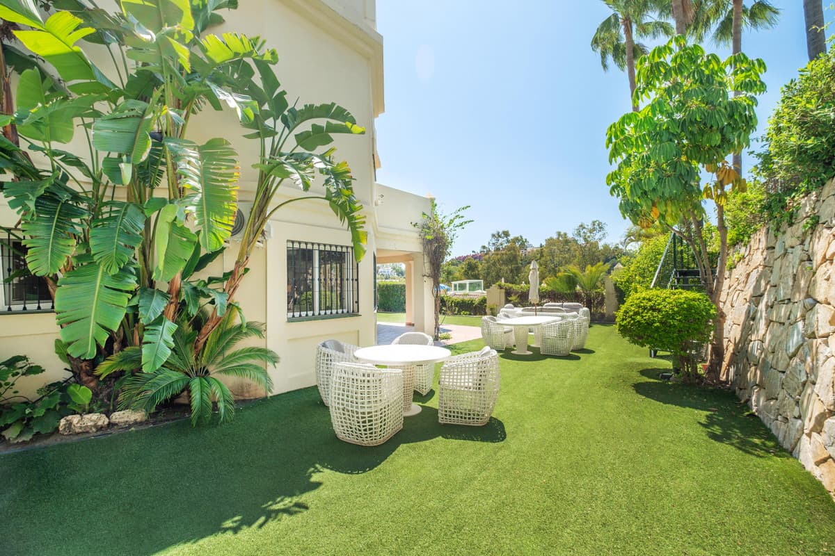 Townhouse in Benahavís — photo 1 of 10