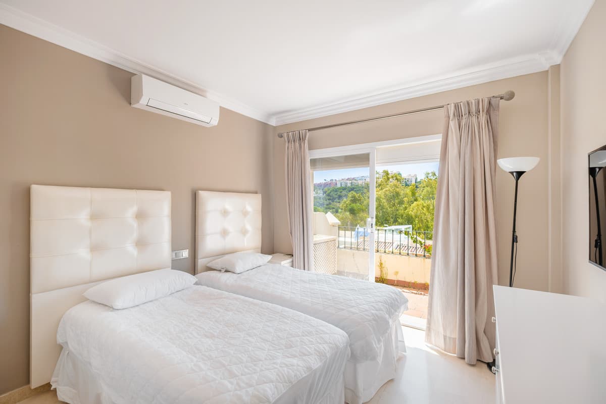 Townhouse in Benahavís — photo 9 of 10