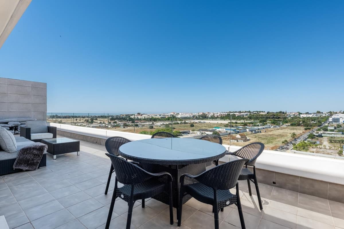 Penthouse in Nueva Andalucía — photo 2 of 10