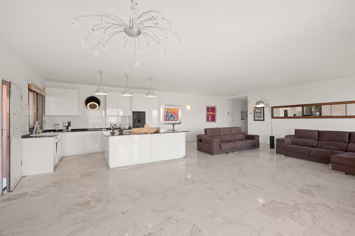 Ground Floor Apartment in La Mairena — photo 2 of 10