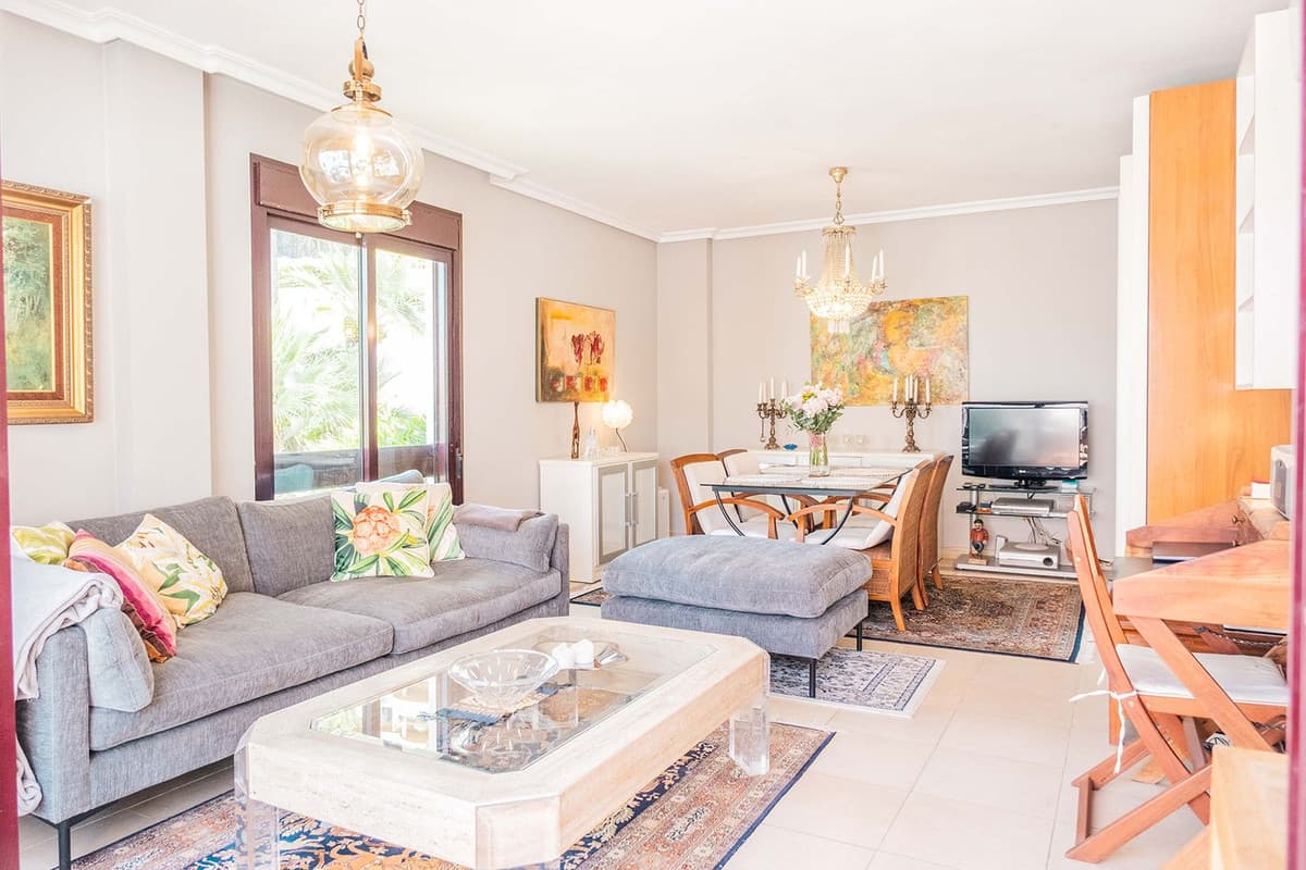 Middle Floor Apartment in Nueva Andalucía — photo 2 of 10