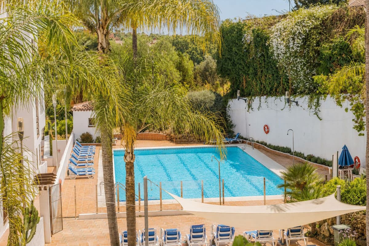 Middle Floor Apartment in Nueva Andalucía — photo 4 of 10