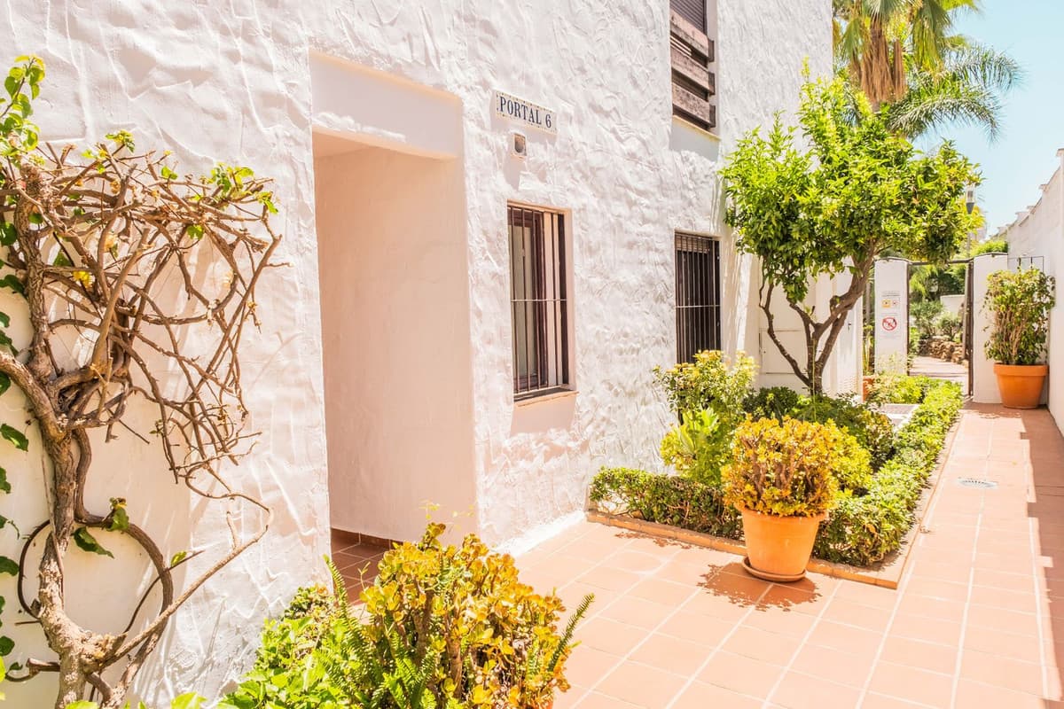 Middle Floor Apartment in Nueva Andalucía — photo 7 of 10