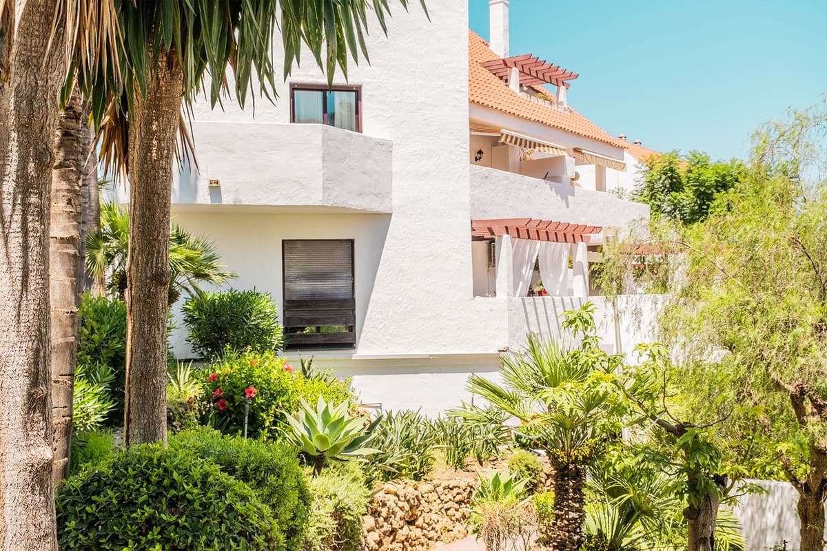 Middle Floor Apartment in Nueva Andalucía — photo 9 of 10