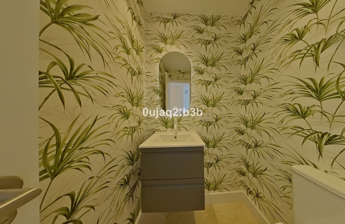 Middle Floor Apartment in Marbella — photo 2 of 10