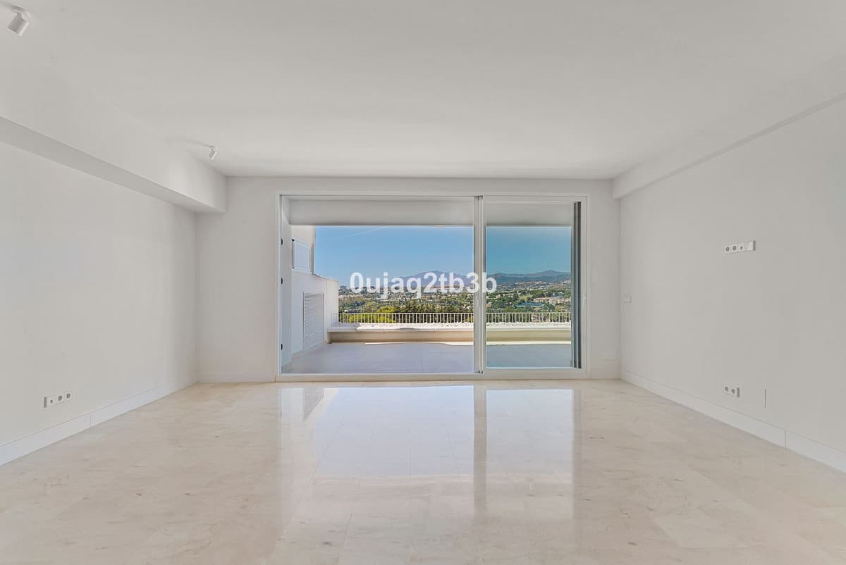 Middle Floor Apartment in Marbella — photo 7 of 10