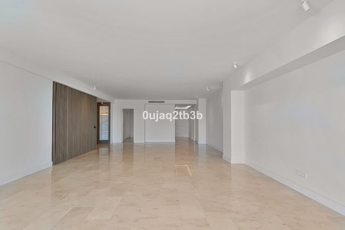 Middle Floor Apartment in Marbella — photo 8 of 10