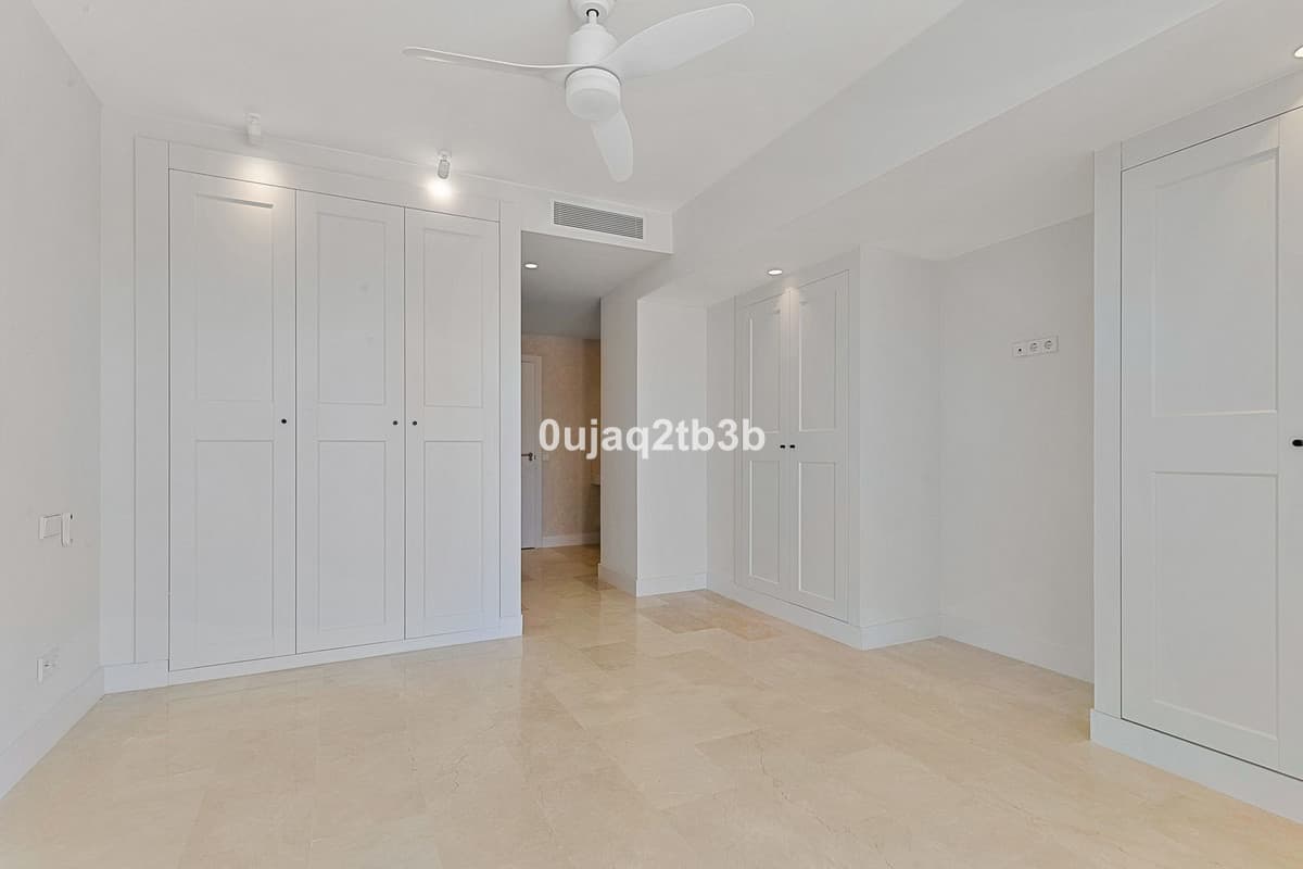 Middle Floor Apartment in Marbella — photo 10 of 10