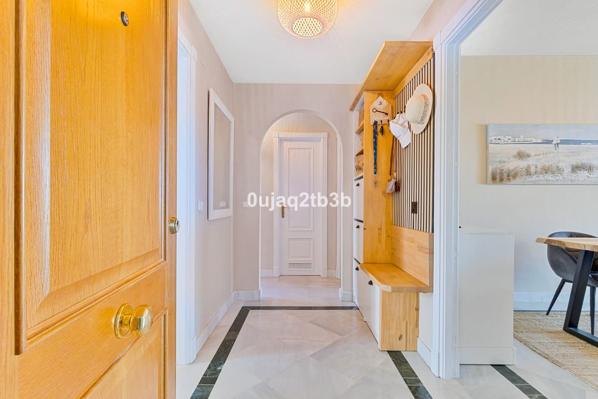 Middle Floor Apartment in Aloha — photo 9 of 10