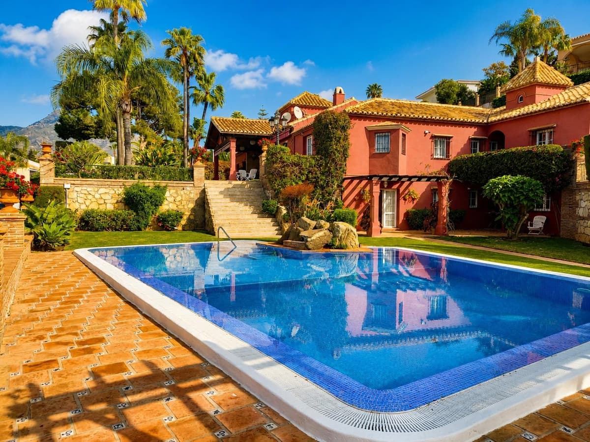 Detached Villa in Torrequebrada — photo 1 of 10
