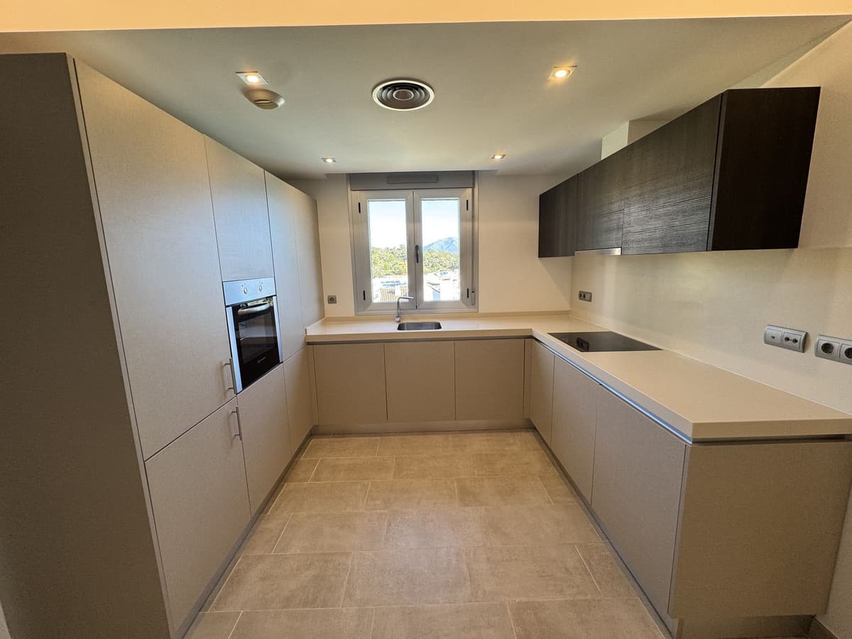 Middle Floor Apartment in La Mairena — photo 4 of 10