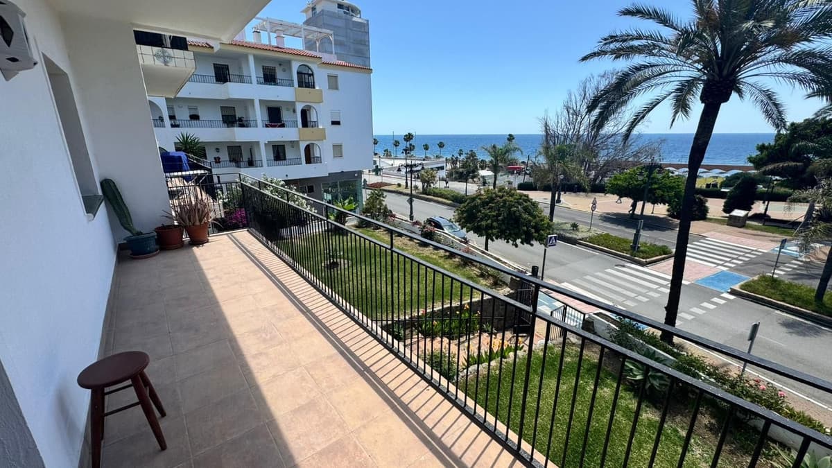 Middle Floor Apartment in Estepona — photo 1 of 10