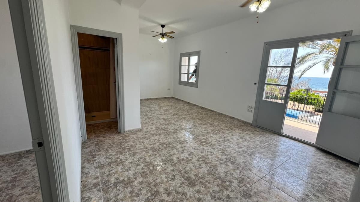 Middle Floor Apartment in Estepona — photo 5 of 10