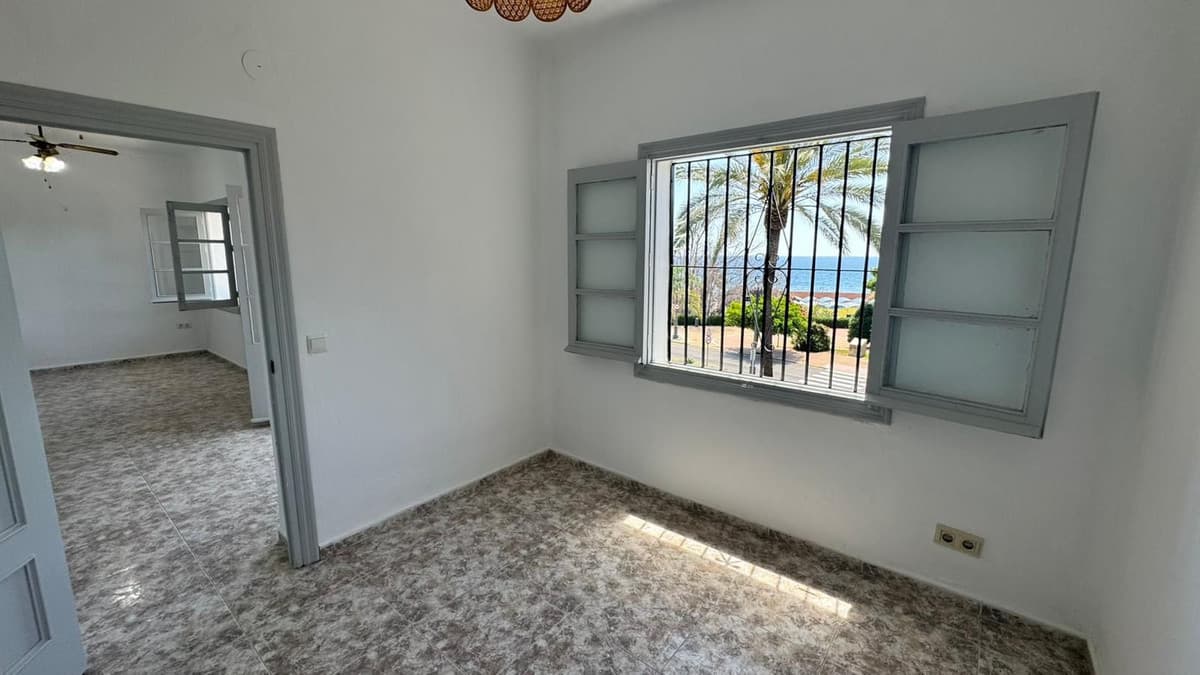 Middle Floor Apartment in Estepona — photo 8 of 10