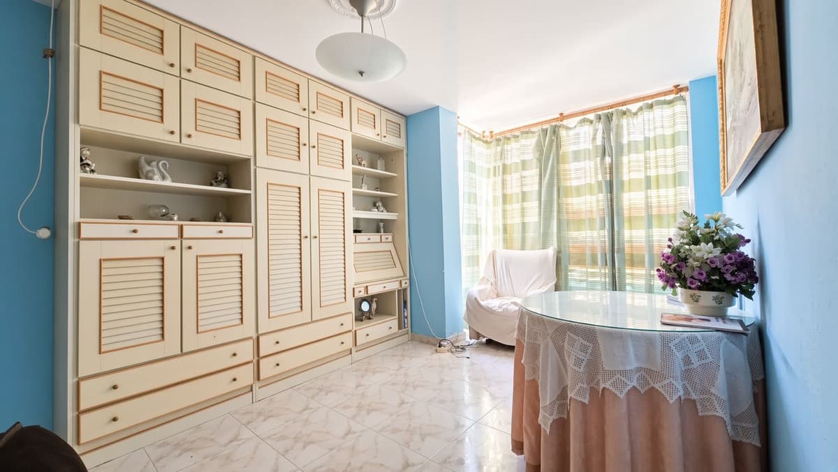 Middle Floor Apartment in Marbella — photo 3 of 10