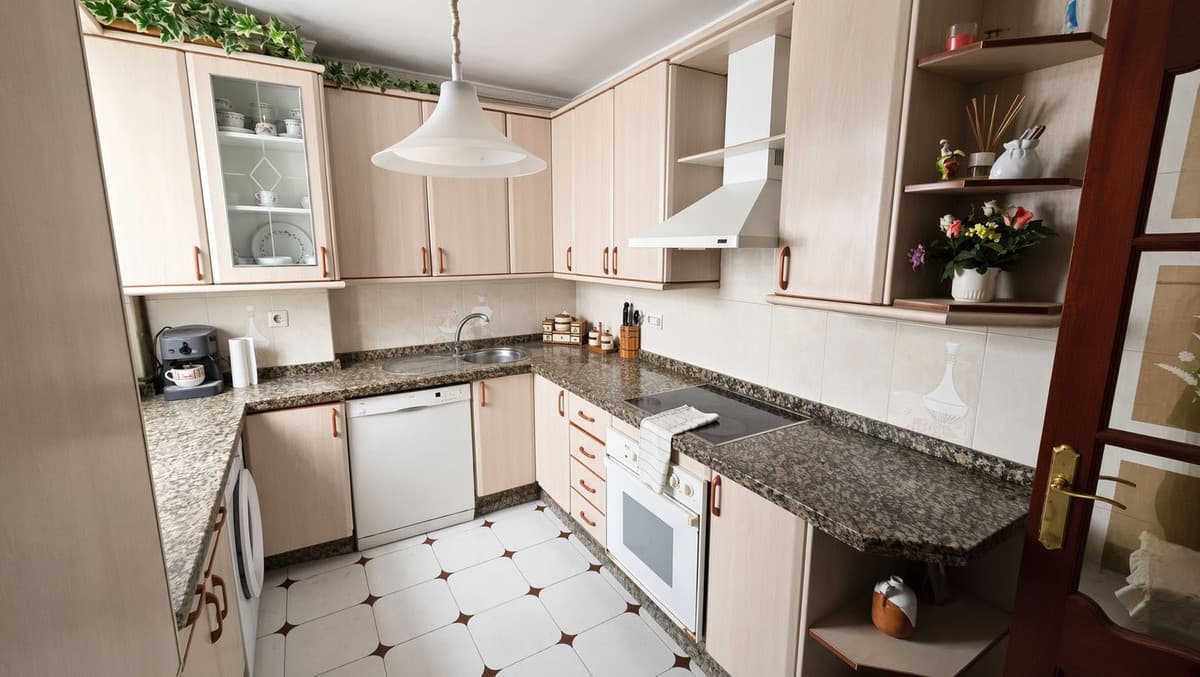 Middle Floor Apartment in Marbella — photo 6 of 10