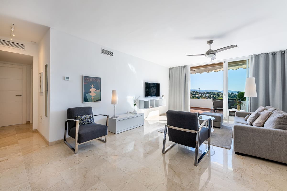 Middle Floor Apartment in Nueva Andalucía — photo 8 of 10