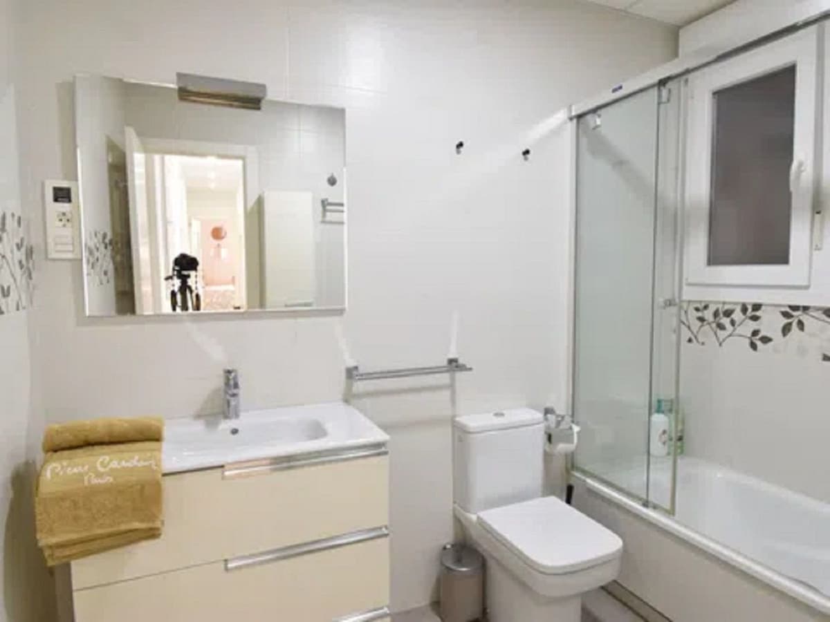 Middle Floor Apartment in Málaga Centro — photo 4 of 9