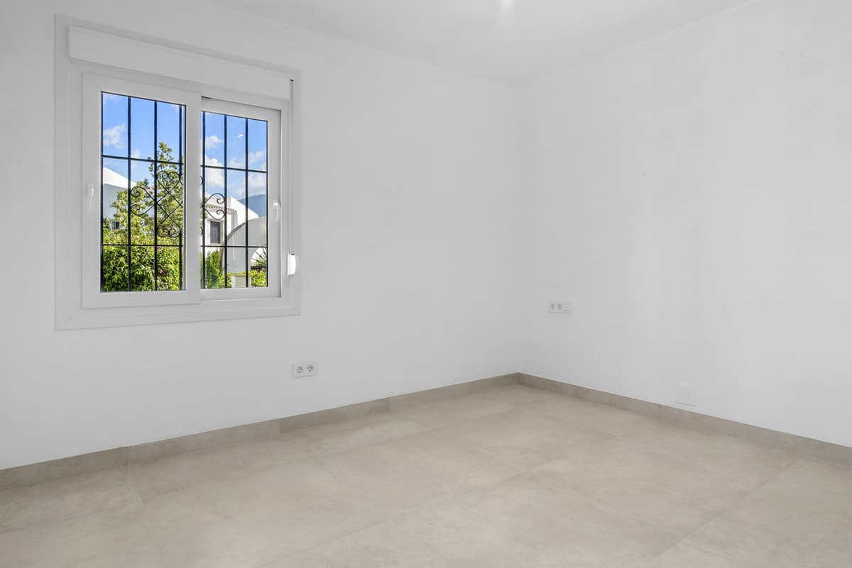 Ground Floor Apartment in Nueva Andalucía — photo 2 of 10