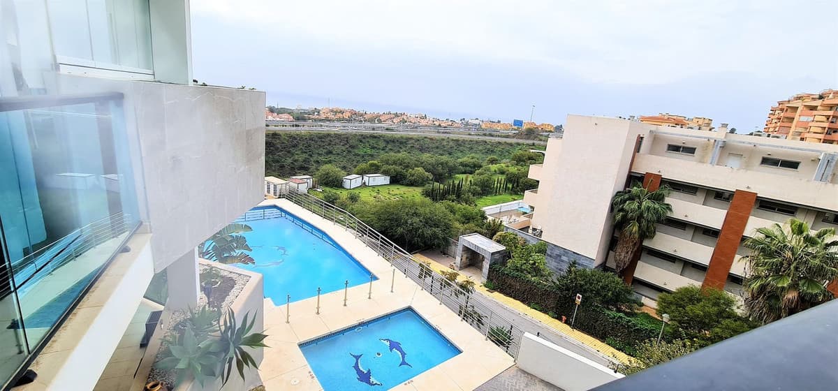 Middle Floor Apartment in Calahonda — photo 1 of 10