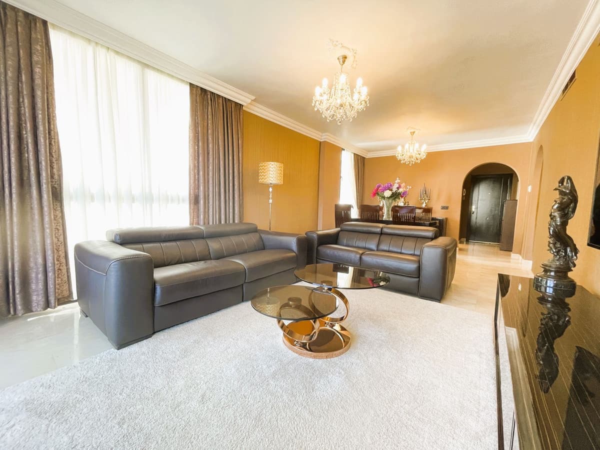 Middle Floor Apartment in Calahonda — photo 2 of 10