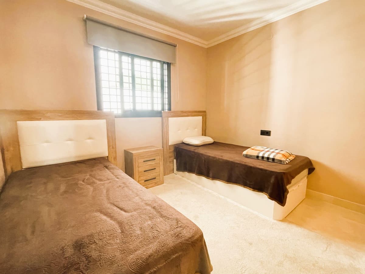 Middle Floor Apartment in Calahonda — photo 9 of 10