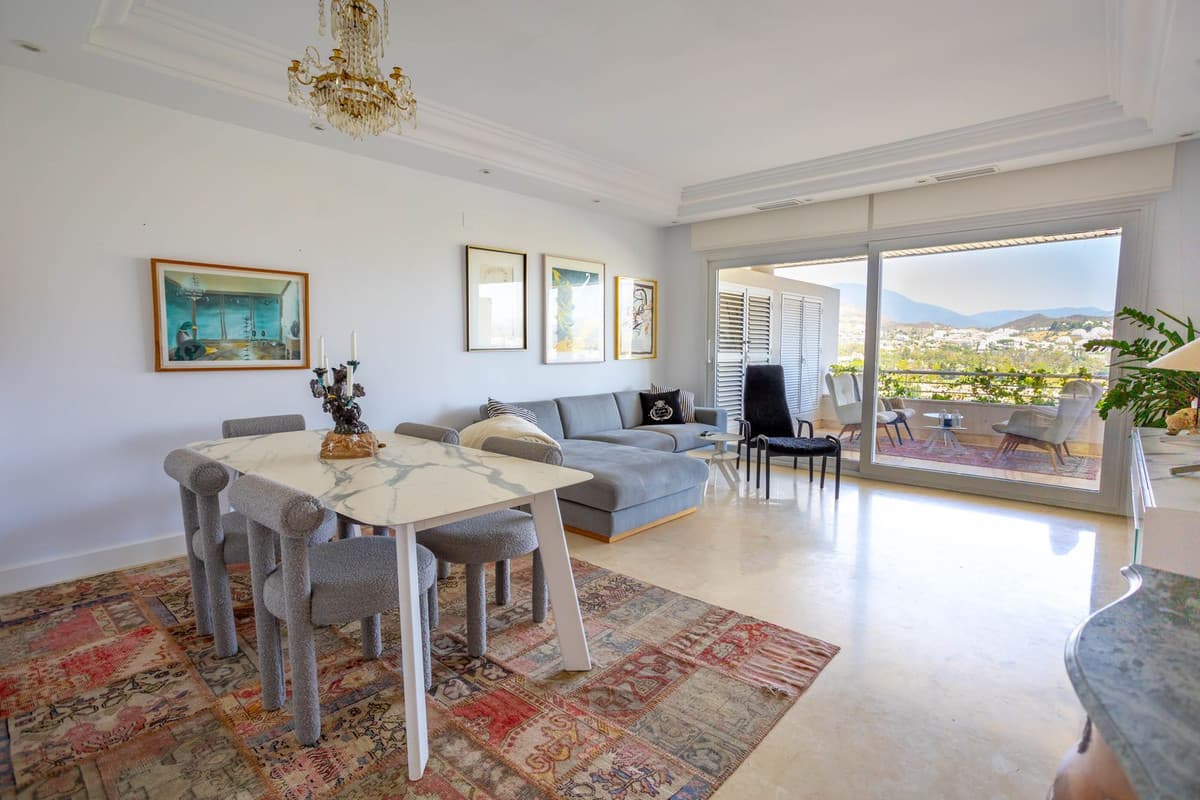 Middle Floor Apartment in Nueva Andalucía — photo 3 of 10
